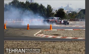 مراسم بدرقه قهرمان دریفت ایران در پیست آزادی 25