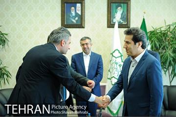 دیدار میهمانان خارجی حاضر در اجلاس جهانی شوراها و شهرداران با رییس مرکز ارتباطات و امور بین الملل شهرداری تهران 23