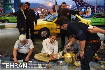 مراسم افطاری ساده در پایانه های تاکسیرانی شهر تهران 5