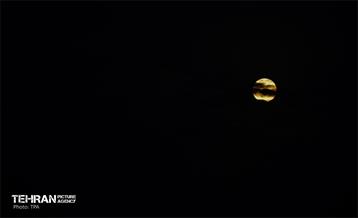 ماه کامل از فراز برج میلاد