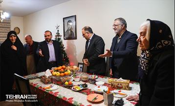 دیدار شهردار تهران با خانواده شهید زوریک مرادیان 10