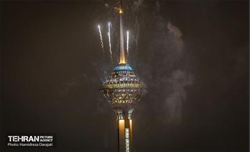 نورافشانی جشن پیروزی انقلاب اسلامی در برج میلاد 12