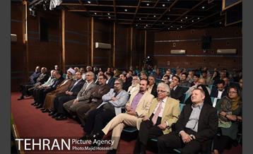 دیدار شهردار تهران با هنرمندان و رونمایی از قرآن خطی 12