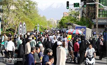 خدمت‌رسانی مواکب منطقه11 به نمازگزاران عید سعید فطر 13