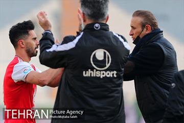 دیدار تیم های فوتبال پرسپولیس و ذوب آهن 11