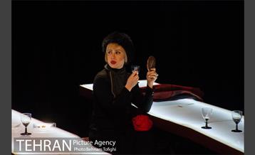 نمایش سه روایت از زندگی‎ 7