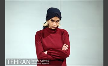 نمایش گریز از مرکز 23