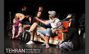 نمایش کاناپه‎ 2