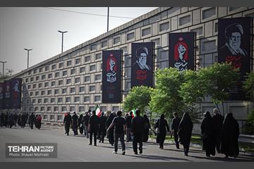 اقامه نماز بر پیکر آقای شهید ایران - 3 30