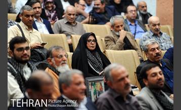 تجلیل از خبرنگاران و عکاسان عرصه دفاع مقدس با حضور شهردار تهران 8