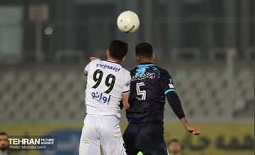 دیدار تیم‌های فوتبال پیکان و استقلال 32