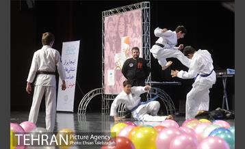 جشن "هر کودک نشانی خدا است" در فرهنگسرای بهمن 31