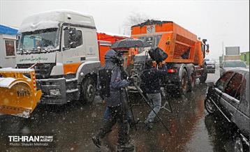 بازدید اصحاب رسانه از خدمات برف‌روبی منطقه 5 شهرداری تهران 13