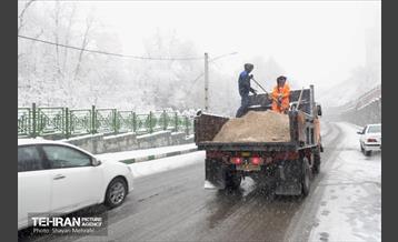 آمادگی نیروهای خدمات شهری در پی بارش‌ برف تهران 14