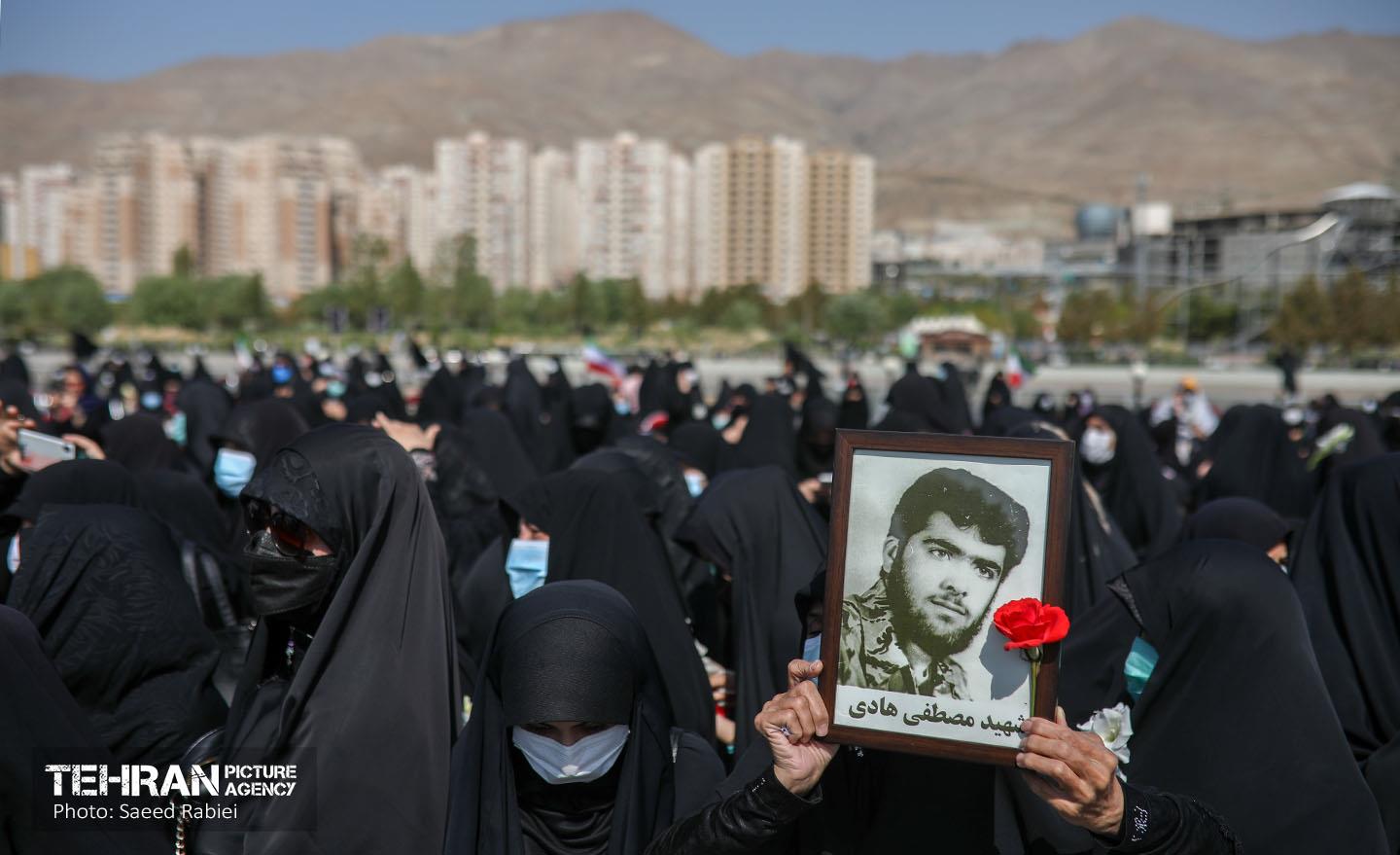 مراسم تشییع و خاکسپاری دوشهید گمنام دفاع مقدس در دریاچه چیتگر 71