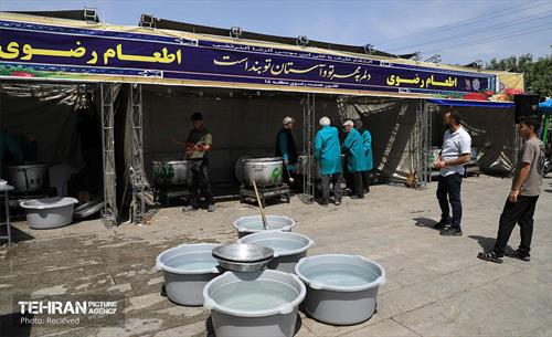 ضیافت احسان ۸هزار نفری در پیاده راه حضرت زهرا (س) 40