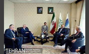 مراسم رونمایی از تندیس پروفسور سمیعی 17