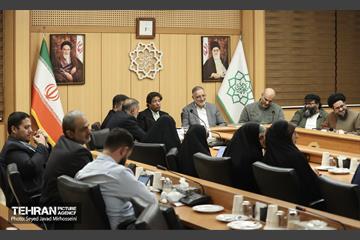 نشست صمیمانه شهردار تهران با جمعی از شعرا 12
