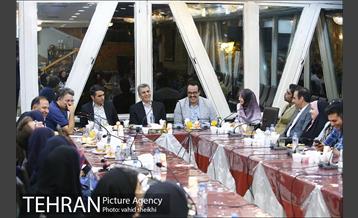 نشست صمیمی دکتر مظاهریان با اصحاب رسانه  6