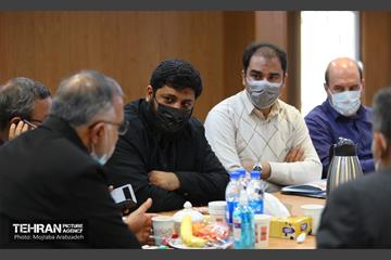 نشست هم اندیشی شهردار تهران با نخبگان منطقه 22