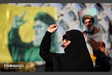 تجمع قدردانی از عملیات وعده صادق ۲ در میدان امام حسین (ع) 7
