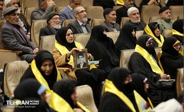 آیین تجلیل از 110 مادر و همسر شهید منطقه 20 11