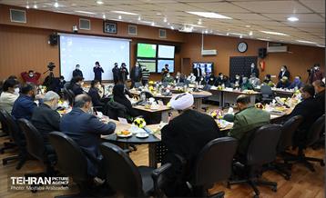 نشست هم اندیشی شهردار تهران با نخبگان منطقه 10