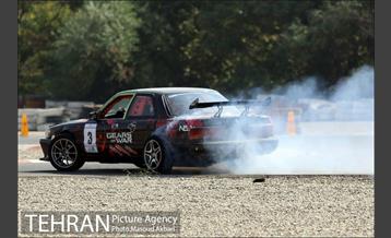 مراسم بدرقه قهرمان دریفت ایران در پیست آزادی 15