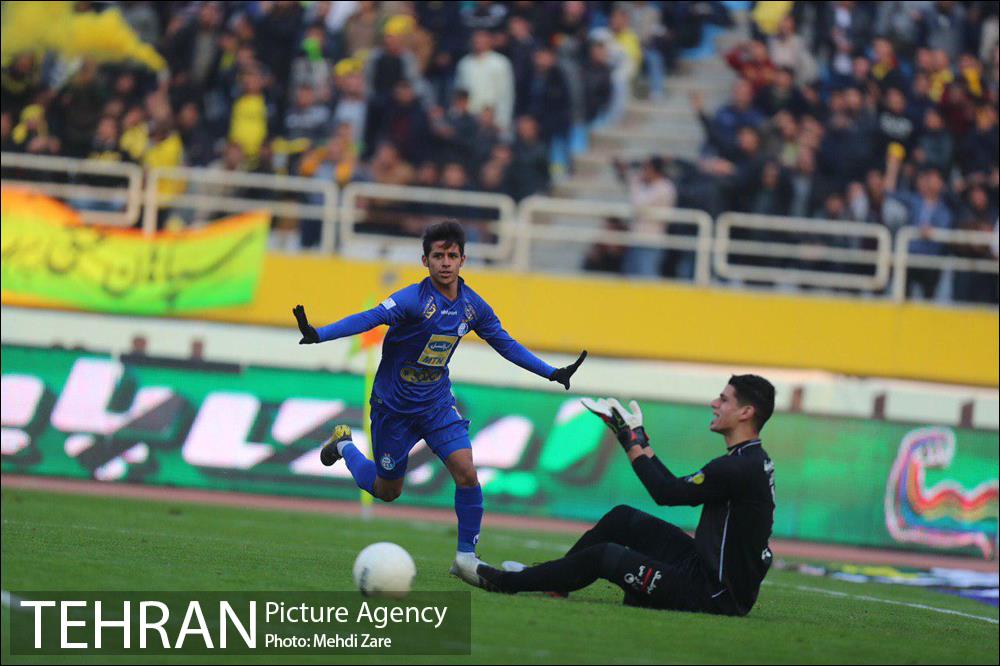 دیدار تیم های استقلال تهران و سپاهان 4