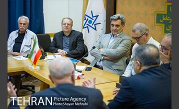 نشست صمیمانه شهردار تهران با شورای عالی و مدیرعامل خانه ی هنرمندان ایران 9