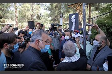 نواخته شدن زنگ دانش آموز شهید در قطعه شهدای گمنام 19