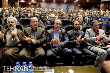مراسم تجلیل از دانشجویان خانواده های ایثارگران شهرداری 13