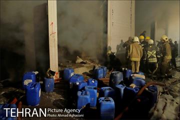 اطفاِء حریق در خیابان 17 شهریور 1