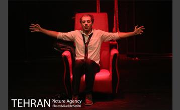 نمایش هنگامه ای که هملت به دست جادوگران مکبث کشته شد‎ 6