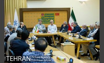نشست صمیمانه شهردار تهران با شورای عالی و مدیرعامل خانه ی هنرمندان ایران 11