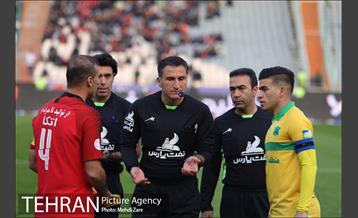 دیدار تیم های پرسپولیس  و صنعت نفت آبادان 17