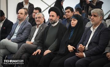 افتتاح ۳ ایستگاه شارژبرقی و رونمایی از تاکسی برخط 34