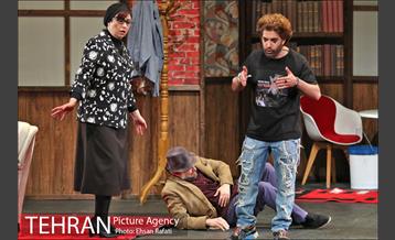 نمایش یک ساعت آرامش در تماشاخانه ایرانشهر 33