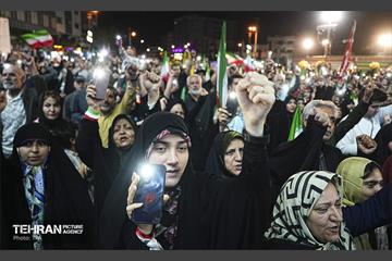 آیین بدرقه زائر اولی‌ها به‌ سوی عتبات عالیات در میدان انقلاب 43
