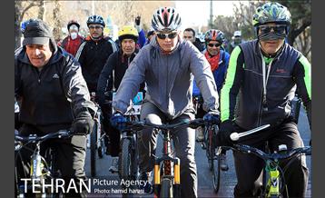 دوچرخه سواری در منطقه 6 به مناسبت هوای پاک 19