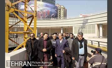 بازدید هنرمندان از بروژه بلازای ولیعصر 12