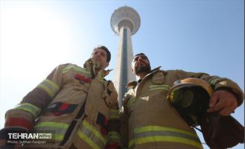 مسابقه پله‌نوردی آتش‌نشانان در برج میلاد 37