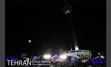 کنسرت شهرام و حافظ ناظری در محوطه باز برج میلاد‎ 14