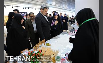 بازدید شهردار تهران از نمایشگاه دستاوردهاى هنرى زنان هنرمند داراى معلولیت 15