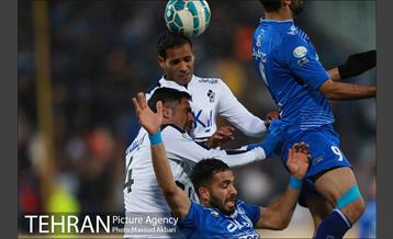 دیدار تیم های فوتبال استقلال تهران و پیکان