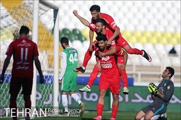 دیدار تیم های فوتبال ماشین سازی و پرسپولیس