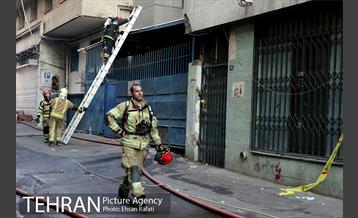 بازدید شهردار تهران از محل آتش‌سوزی ساختمان برق حرارتی وزارت نیرو  18