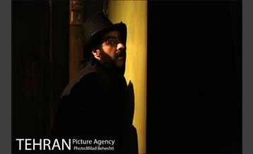 نمایش بی پدر‎ 13