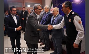 تجلیل از خانواده شهدای آتش‌نشان حادثه پلاسکو با حضور شهردار تهران 45