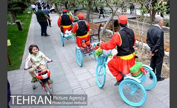 نوروزگاه هنر در پیاده‌راه بلوار کشاورز 24